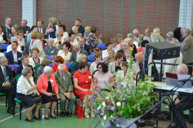 Przemarsz uczestników Jubileuszu Szkoły